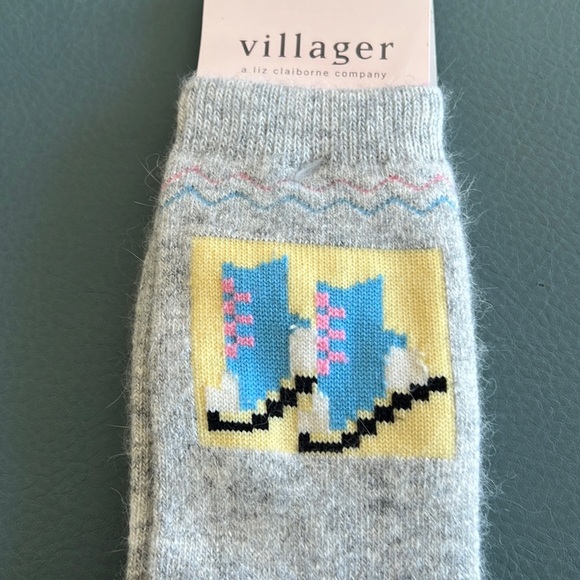 Liz Claiborne Accessories - Grey Heather “Skater” socks